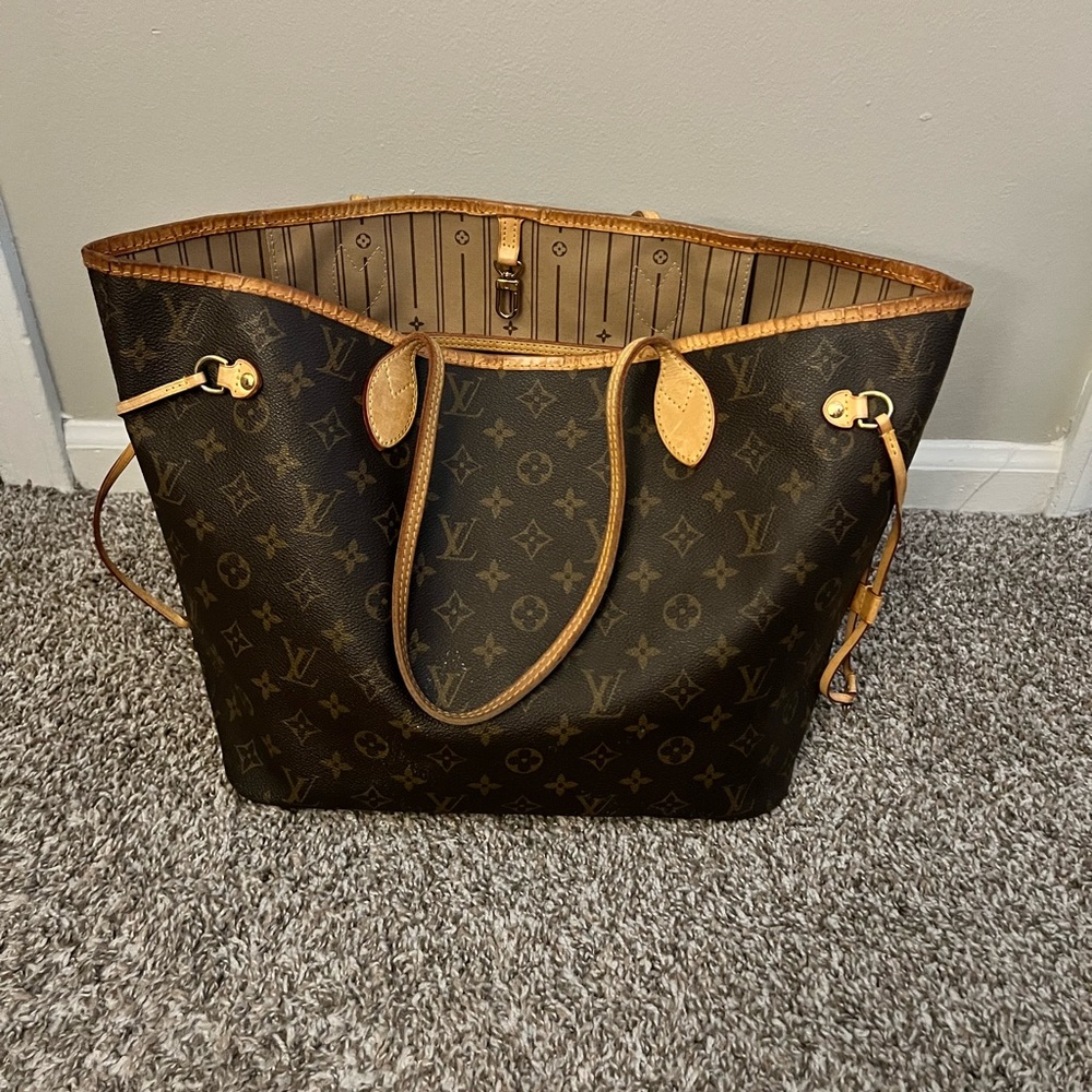 100% Authentic Louis Vuitton Neverfull MM Monogram